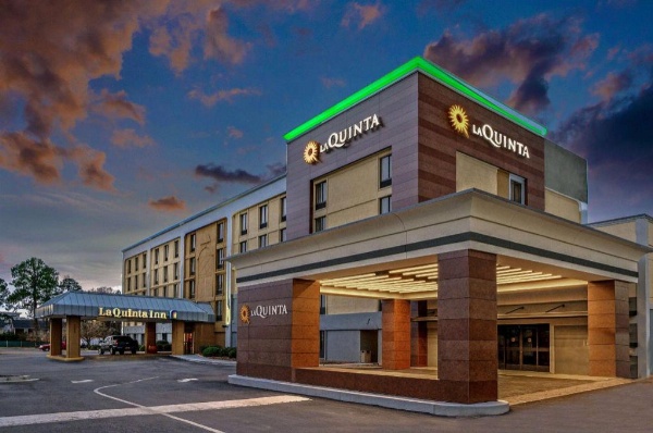 La Quinta Inn & Suites by Wyndham Maingate Fort Jackson image 10