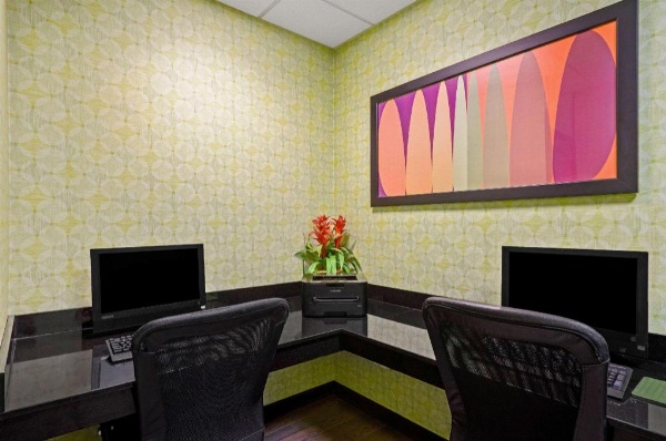 La Quinta Inn & Suites by Wyndham Maingate Fort Jackson image 21