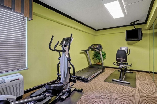 La Quinta Inn & Suites by Wyndham Maingate Fort Jackson image 24