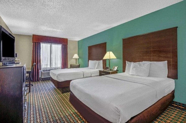 La Quinta Inn & Suites by Wyndham Maingate Fort Jackson image 25