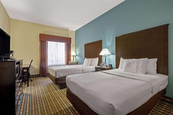 La Quinta Inn & Suites by Wyndham Maingate Fort Jackson image 28