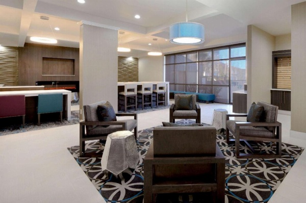 La Quinta Inn & Suites by Wyndham Maingate Fort Jackson image 7