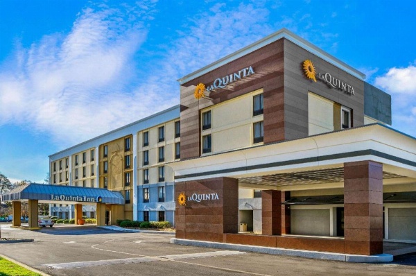 La Quinta Inn & Suites by Wyndham Maingate Fort Jackson image 8